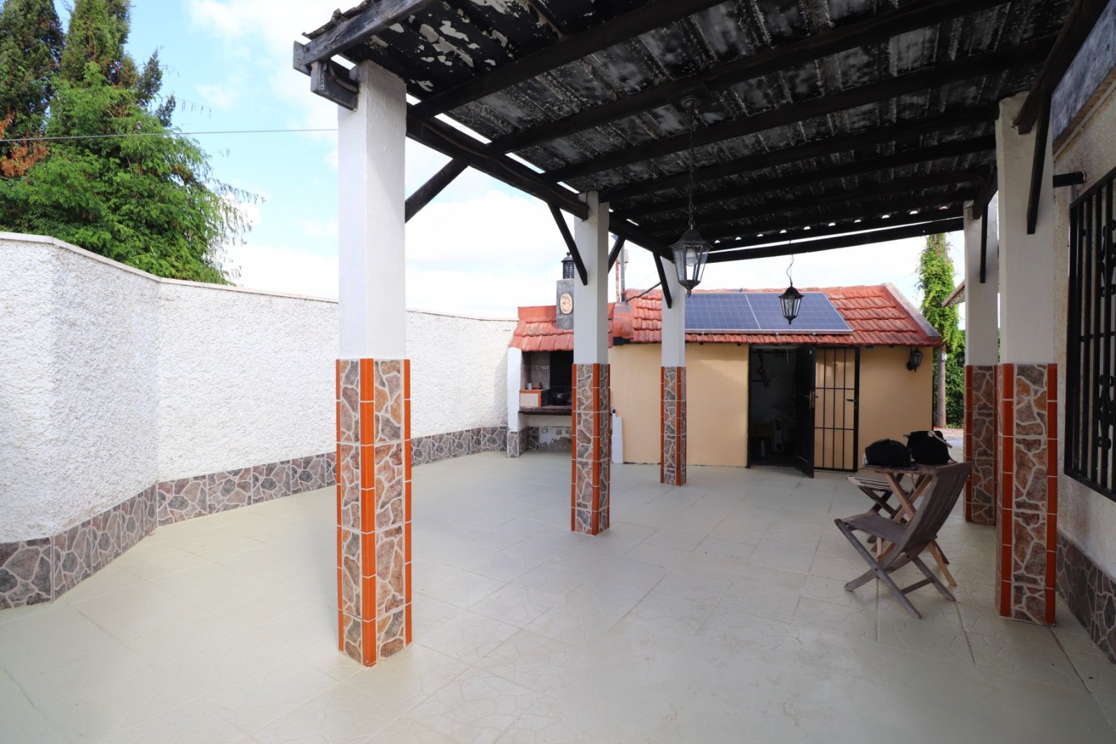 Villa rural independiente de 4 dormitorios y 2 baños con piscina privada en Heredades