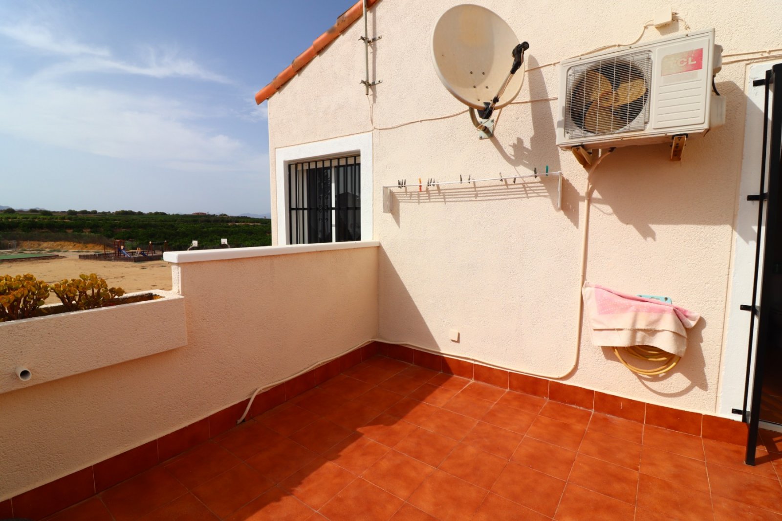 Villa cuádruple de dos dormitorios con orientación sur en Montebello