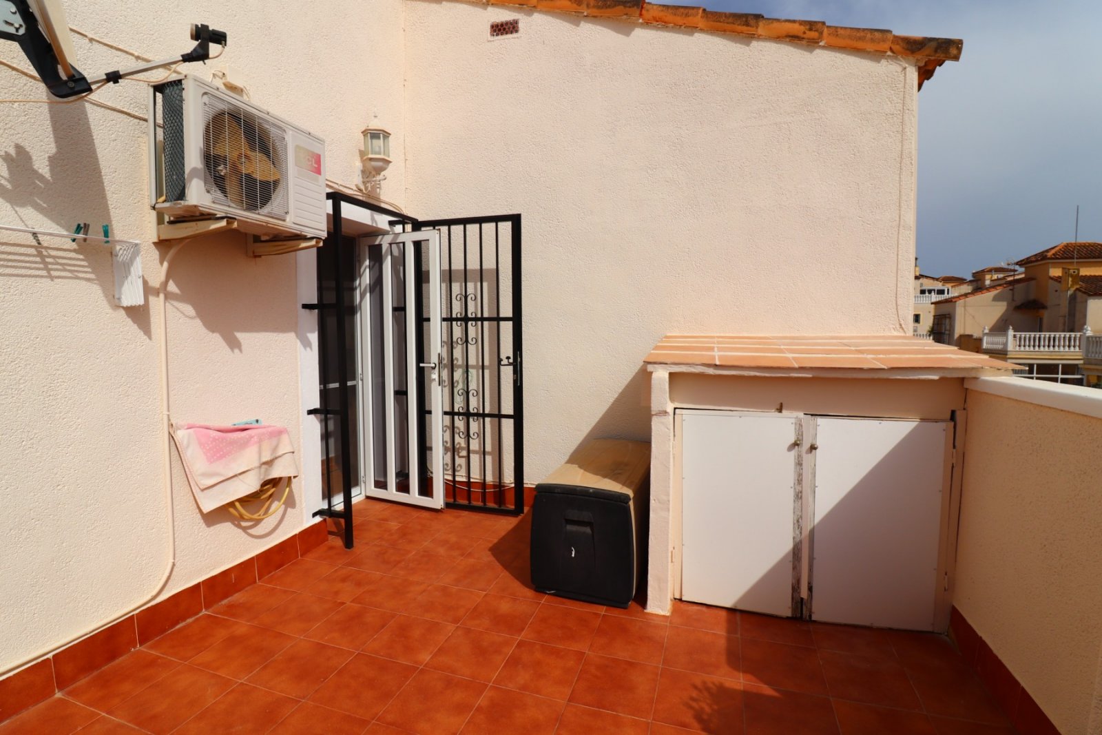 Villa cuádruple de dos dormitorios con orientación sur en Montebello