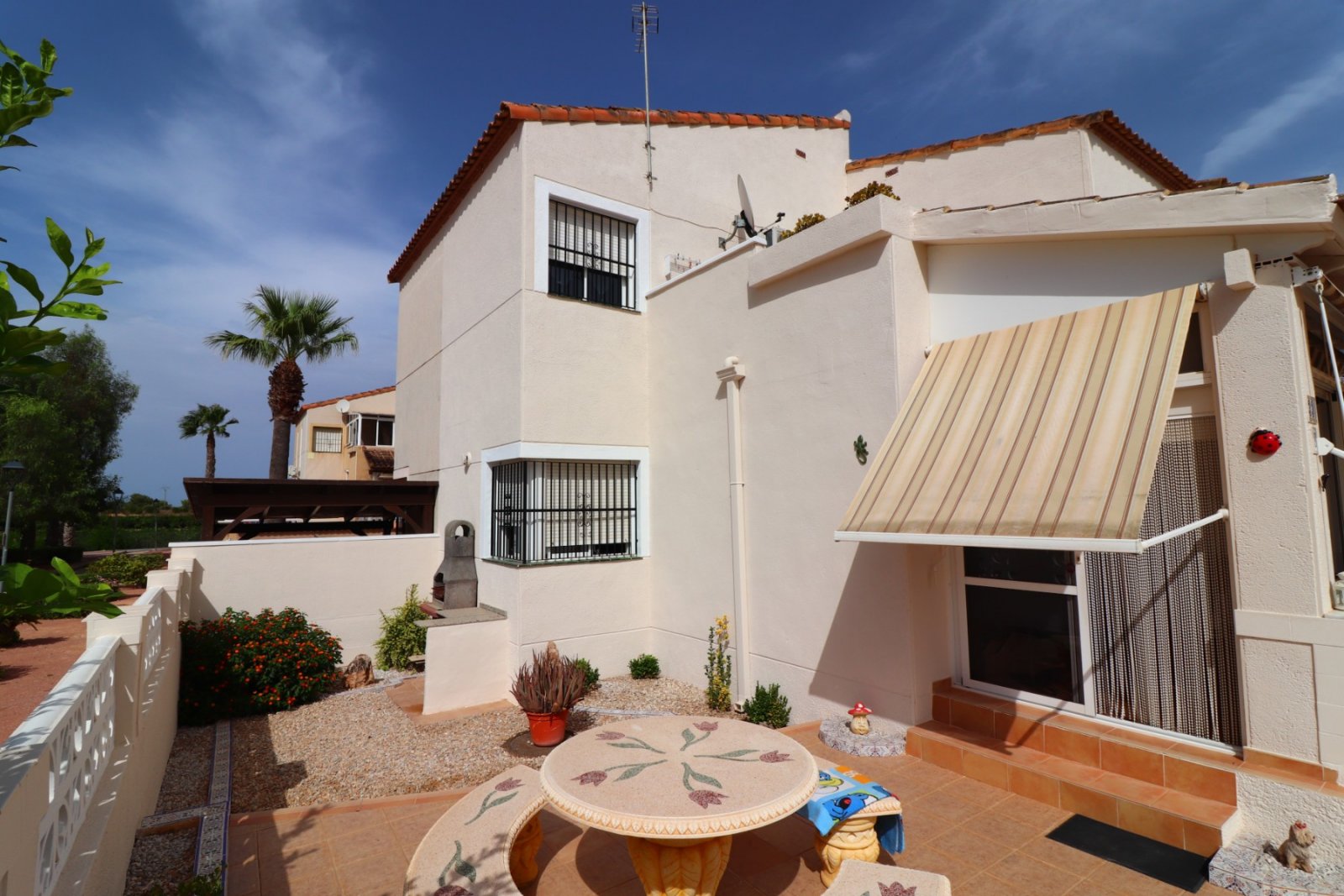 Villa cuádruple de dos dormitorios con orientación sur en Montebello