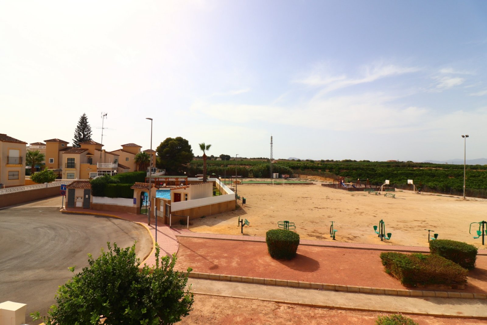Villa cuádruple de dos dormitorios con orientación sur en Montebello