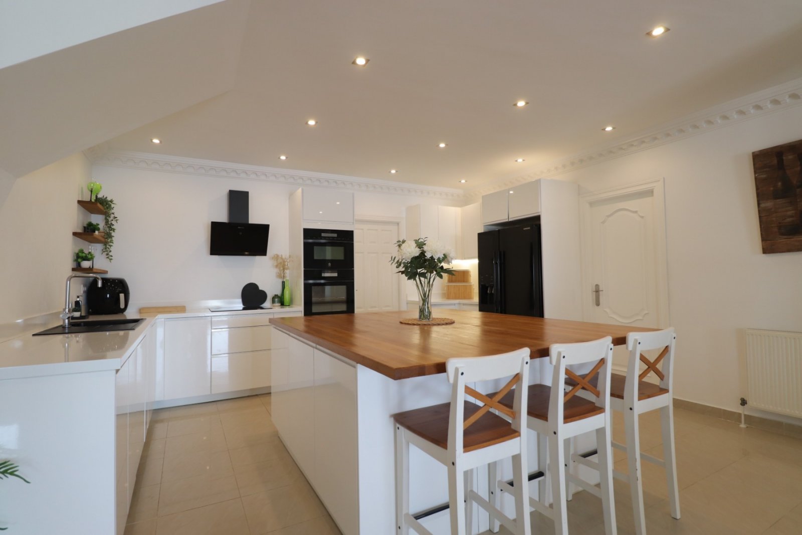 Fantástica villa de 6 dormitorios, 5 baños y piscina privada en Lomas de la Juliana