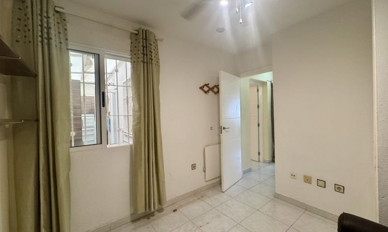 Planta baja de 3 dormitorios con amplia terraza y piscina comunitaria en La Florida