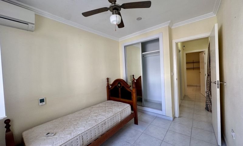 Planta baja de 3 dormitorios con amplia terraza y piscina comunitaria en La Florida