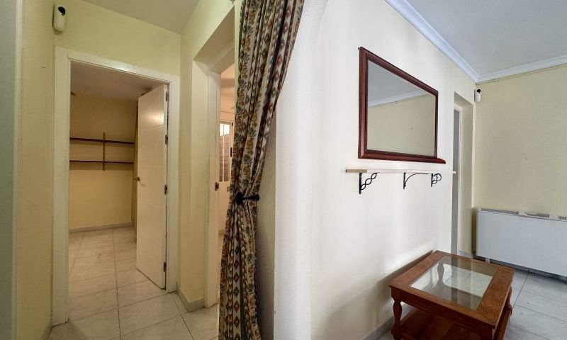 Planta baja de 3 dormitorios con amplia terraza y piscina comunitaria en La Florida