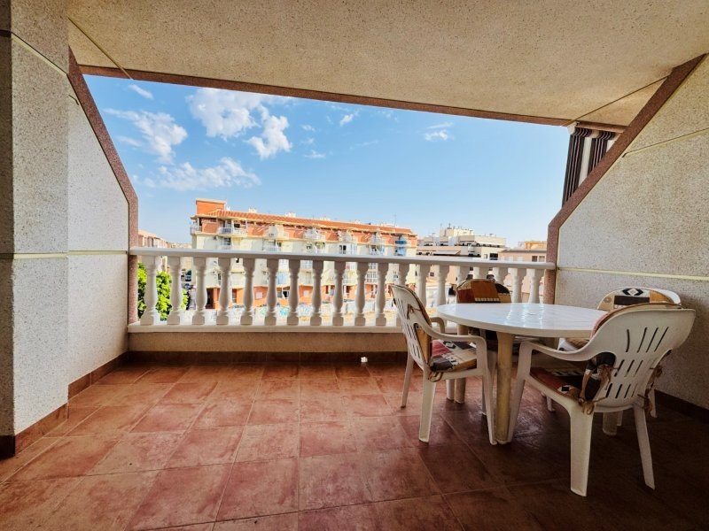 Apartamento de 2 dormitorios y 2 baños con plaza de aparcamiento subterráneo a solo 200 m de la playa
