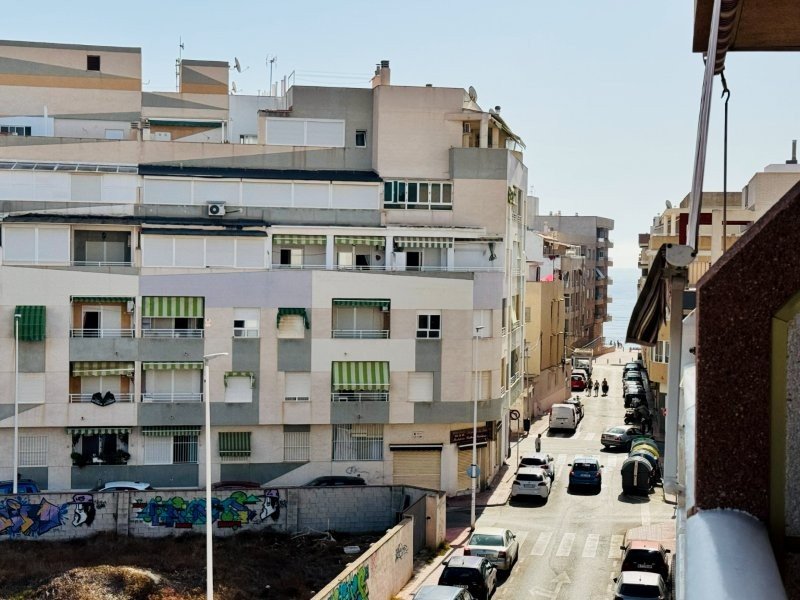 Apartamento de 2 dormitorios y 2 baños con plaza de aparcamiento subterráneo a solo 200 m de la playa