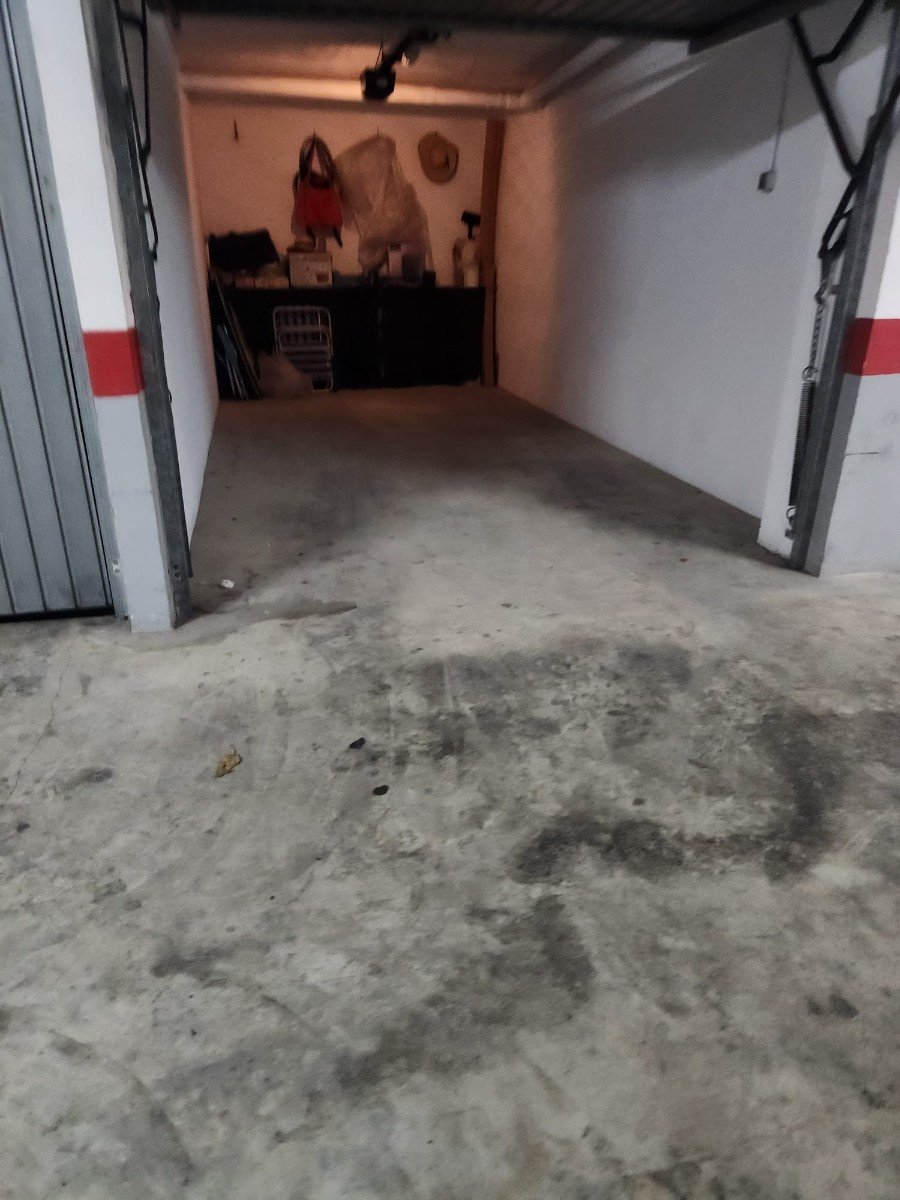 Apartamento de 2 dormitorios y 2 baños con plaza de aparcamiento subterráneo a solo 200 m de la playa