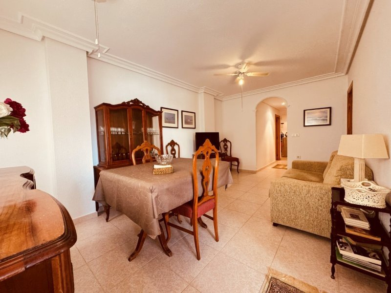 Apartamento en planta baja con 2 dormitorios y 1 baño a tan solo 200 metros de la playa