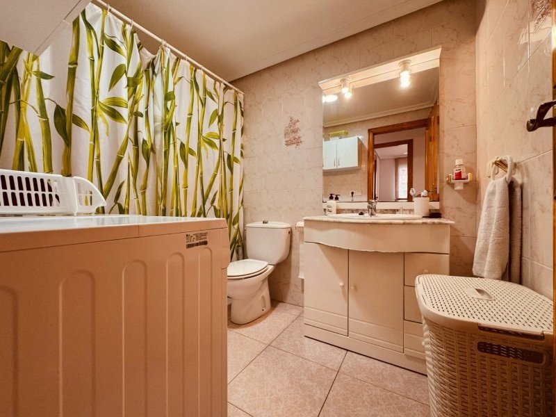 Apartamento en planta baja con 2 dormitorios y 1 baño a tan solo 200 metros de la playa
