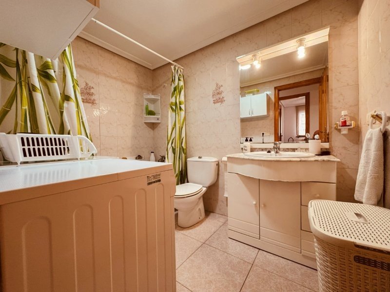 Apartamento en planta baja con 2 dormitorios y 1 baño a tan solo 200 metros de la playa