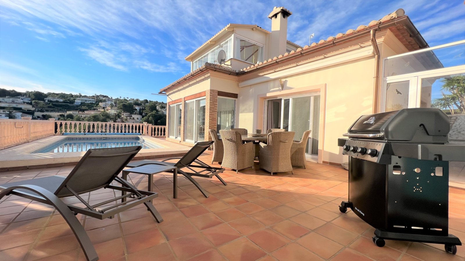 Preciosa villa con total privacidad, magníficas vistas panorámicas y numerosos extras y con licencia de alquiler vacacional