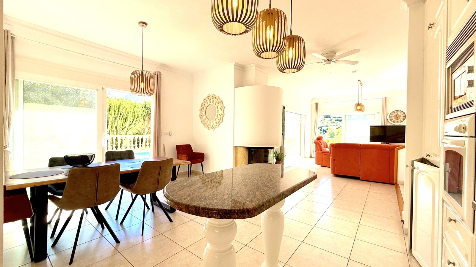 Preciosa villa con total privacidad, magníficas vistas panorámicas y numerosos extras y con licencia de alquiler vacacional