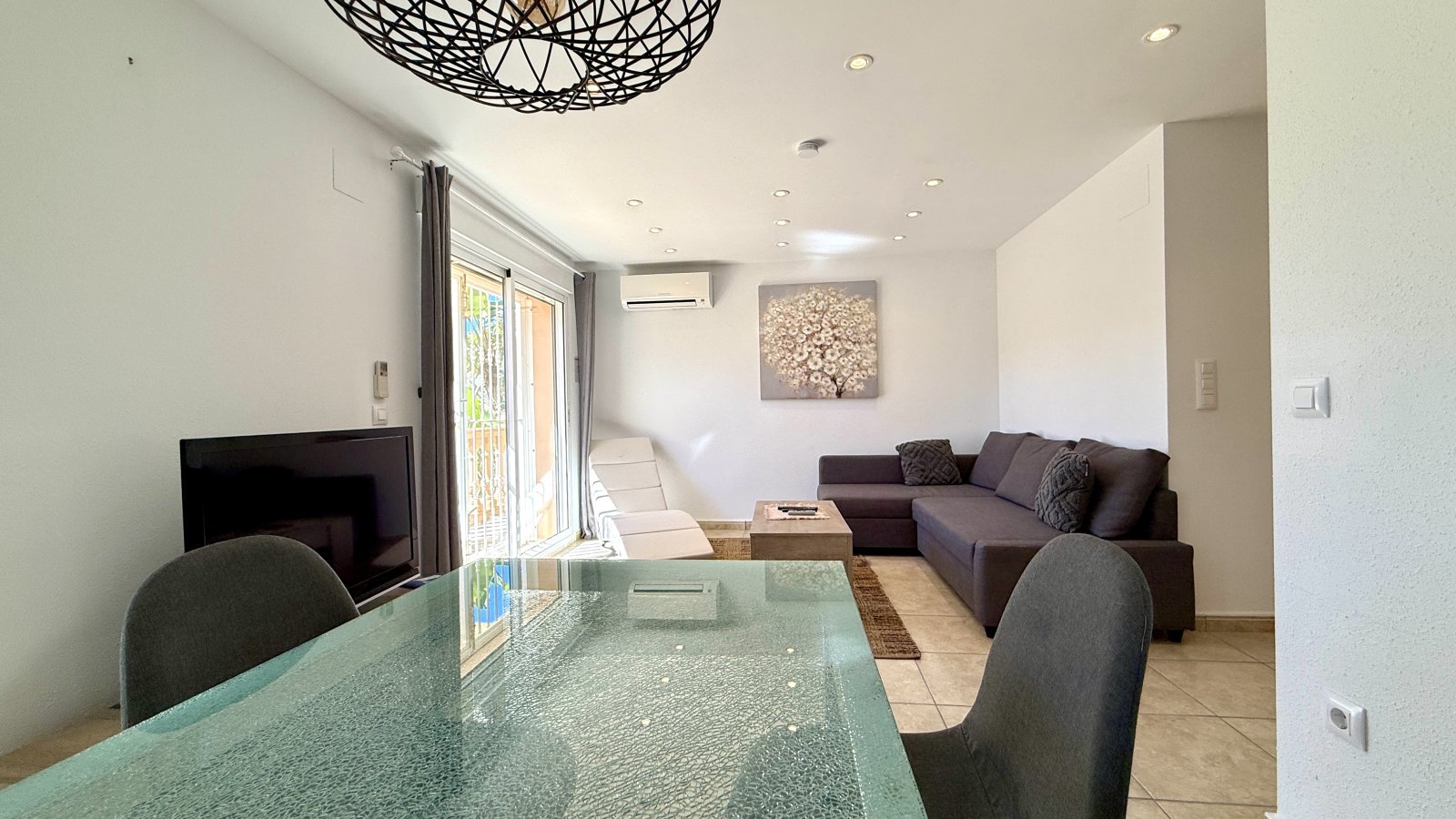 Preciosa villa con total privacidad, magníficas vistas panorámicas y numerosos extras y con licencia de alquiler vacacional