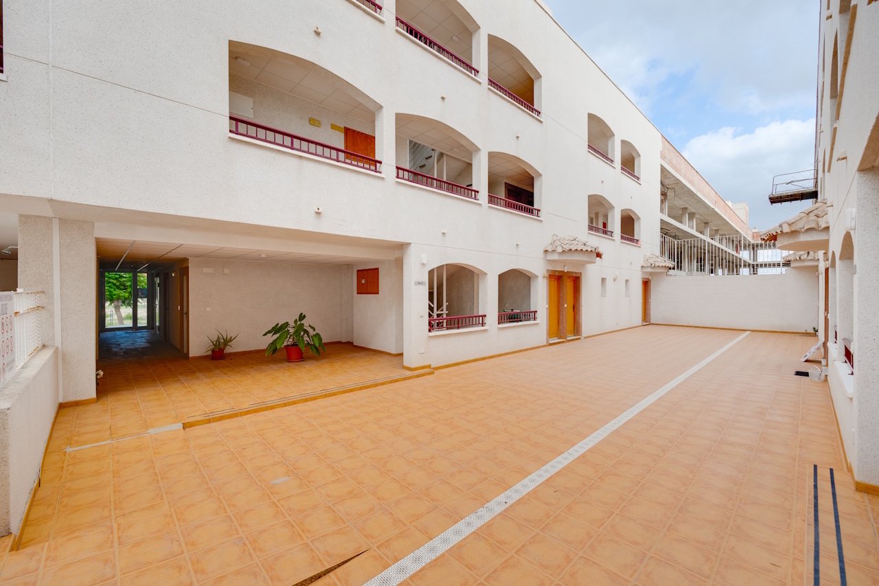 Apartamentos de 3 dormitorios y 2 baños con pre-instalación aire acondicionado, plaza de parking opcional en garaje subterráneo y piscina comunitaria