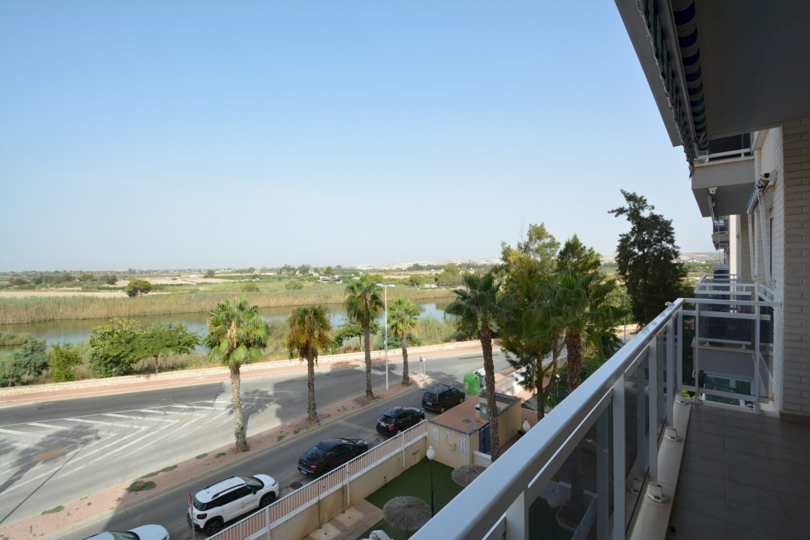 Apartamento con 2 dormitorios, 1 baño, plaza de aparcamiento y piscina comunitaria