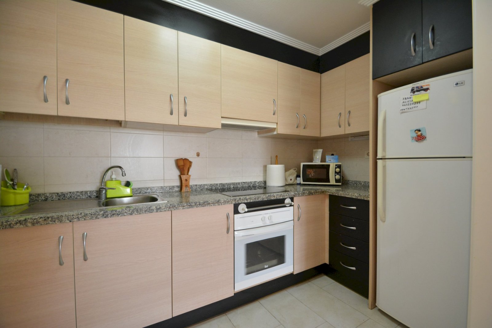 Apartamento con 2 dormitorios, 1 baño, plaza de aparcamiento y piscina comunitaria