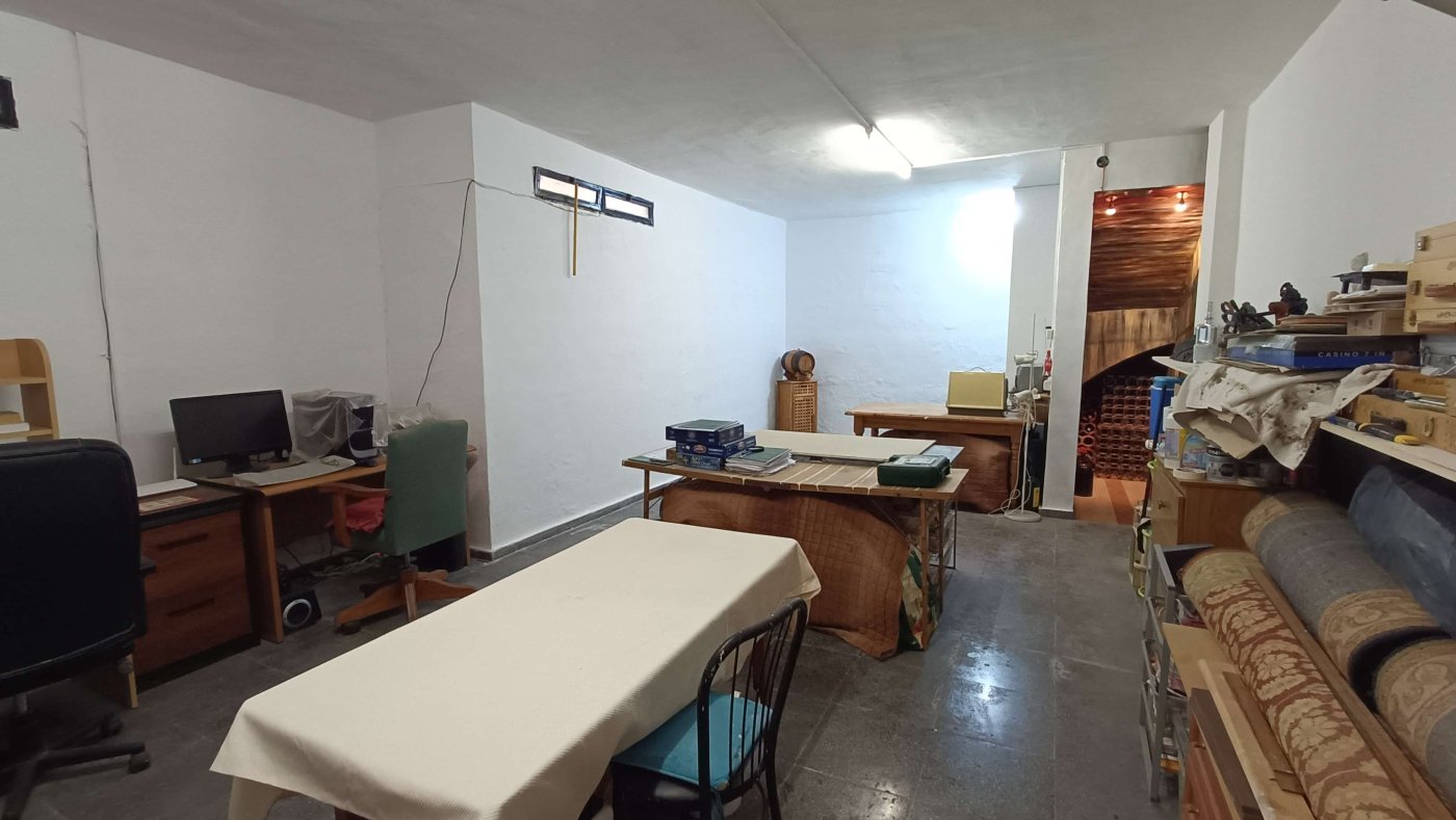 Impresionante villa independiente con piscina privada, apartamento de invitados independiente, garaje y sótano a las afueras de Crevillente