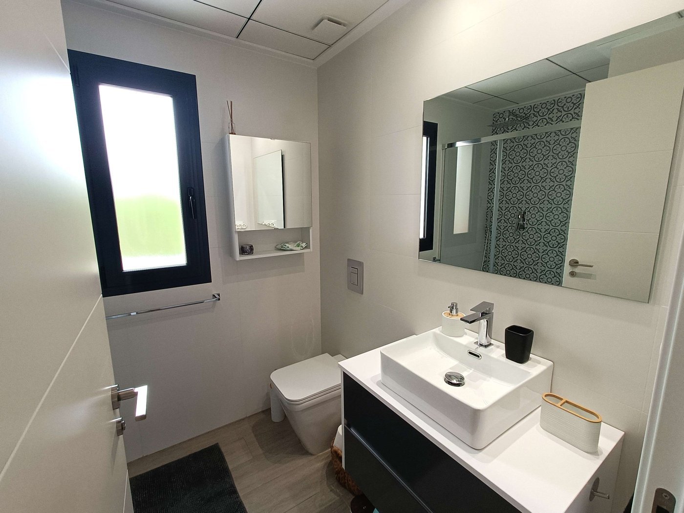 Moderno piso de 3 dormitorios en planta baja con jardín privado