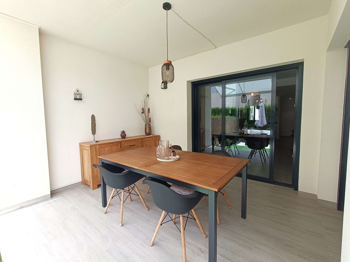 Moderno piso de 3 dormitorios en planta baja con jardín privado