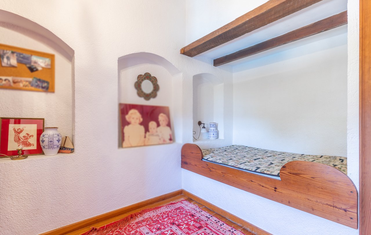 Fantástica finca rústica de estilo tradicional valenciano con todo lujo de detalles. La finca dispone de 2 construcciones, la casa principal y la c...