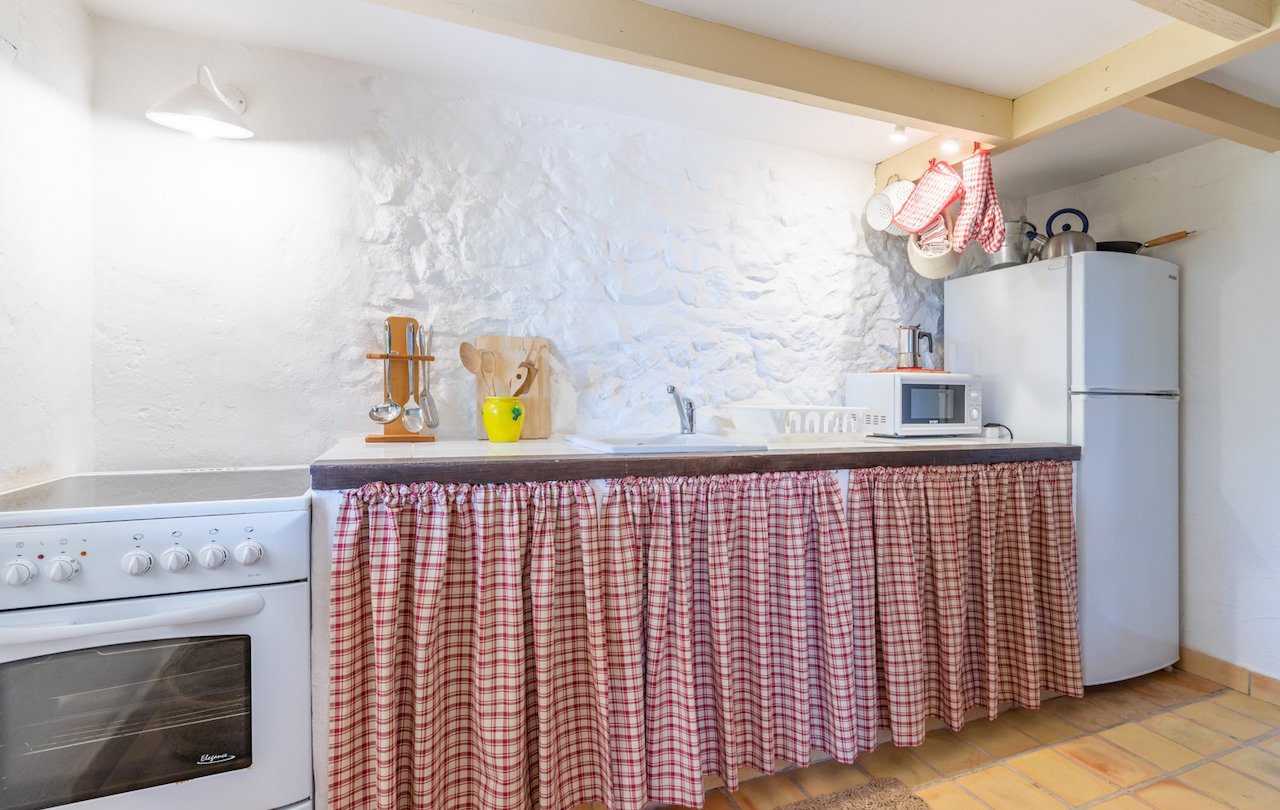Fantástica finca rústica de estilo tradicional valenciano con todo lujo de detalles. La finca dispone de 2 construcciones, la casa principal y la c...