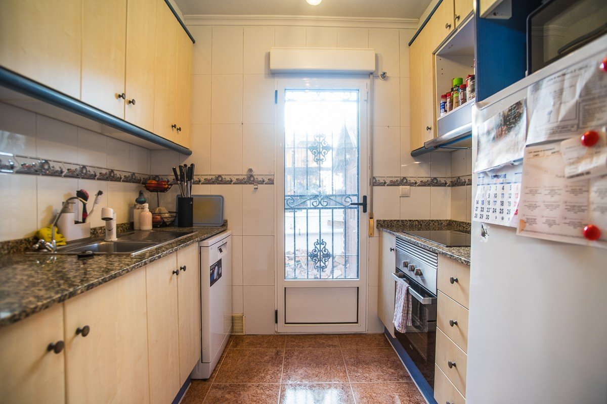 Amplia vivienda con sótano, paneles solares y piscina comunitaria en Vistabella Golf
