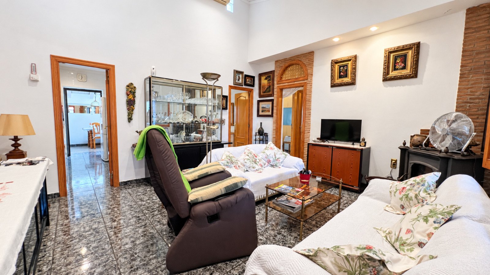Casa pareada única a solo 60 m de la playa, con 3 dormitorios y 2 baños