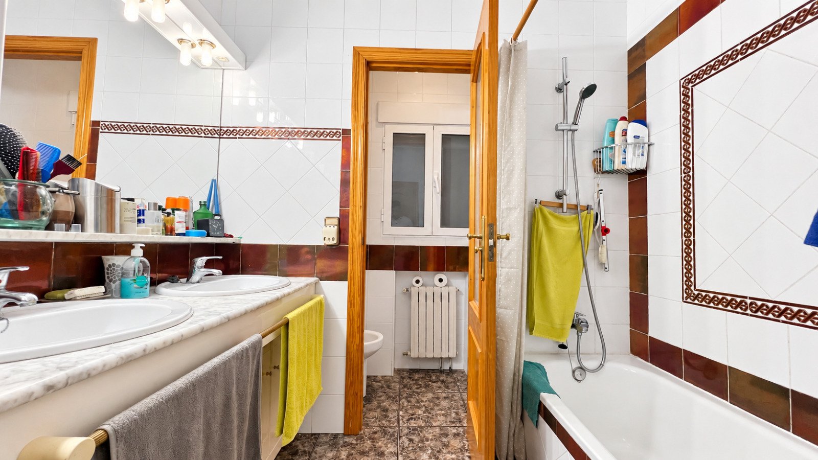 Casa pareada única a solo 60 m de la playa, con 3 dormitorios y 2 baños