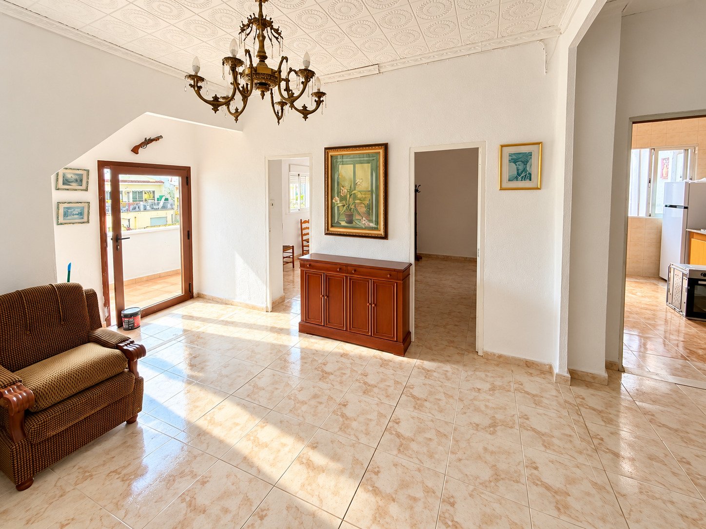 Casa de pueblo con patio, garaje y amplias terrazas en Pego