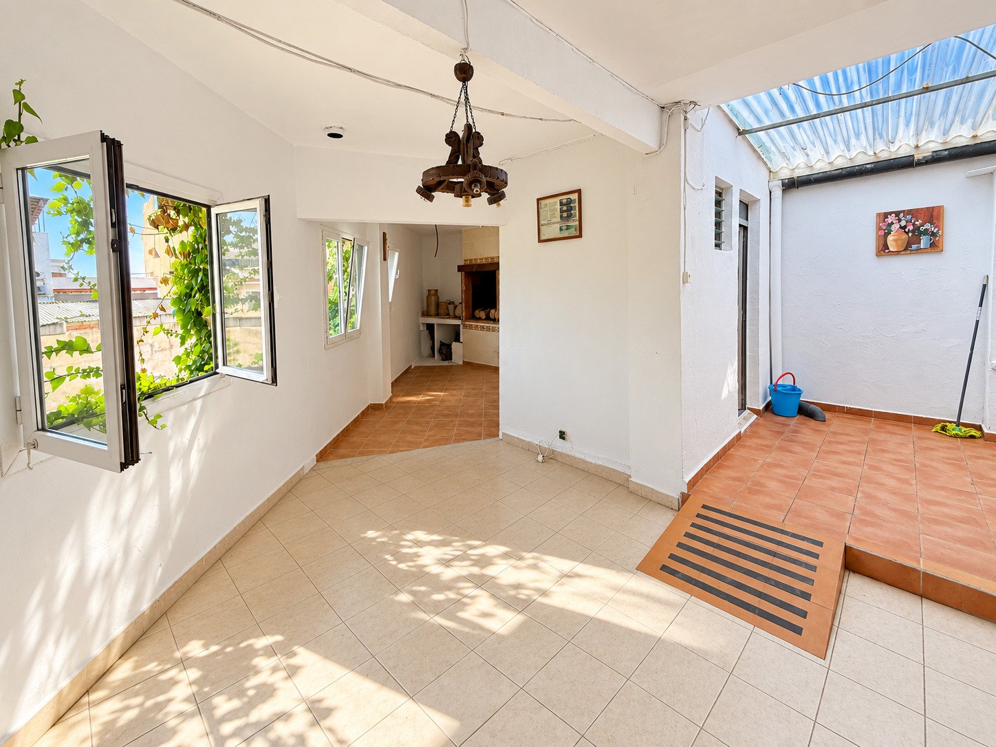 Casa de pueblo con patio, garaje y amplias terrazas en Pego