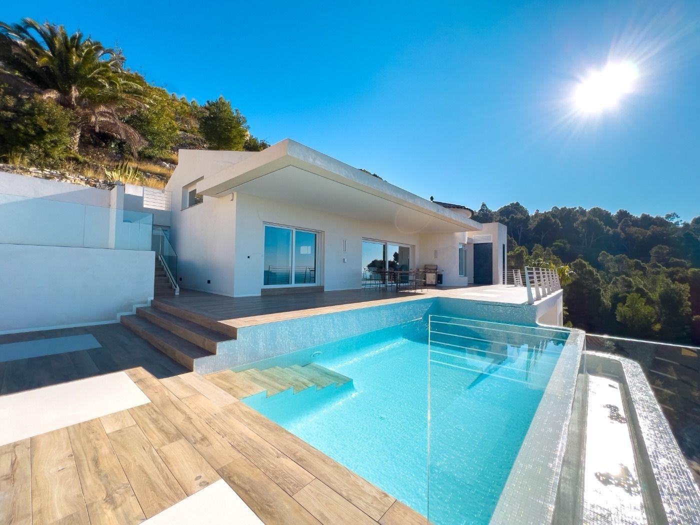 Espaciosa villa moderna con espectaculares vistas al mar