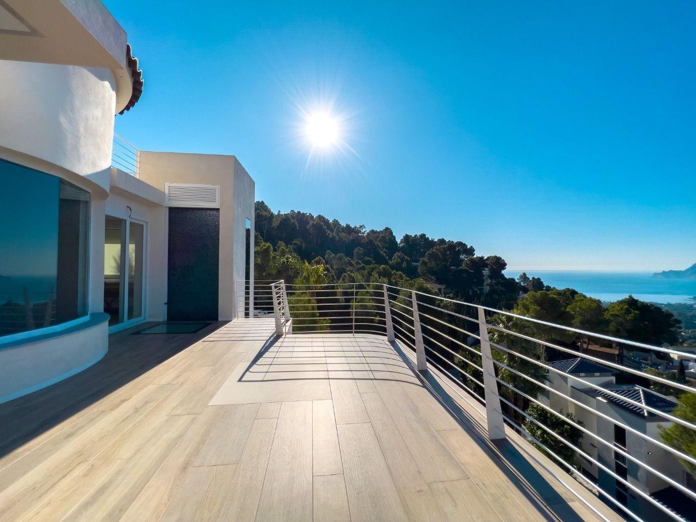 Espaciosa villa moderna con espectaculares vistas al mar