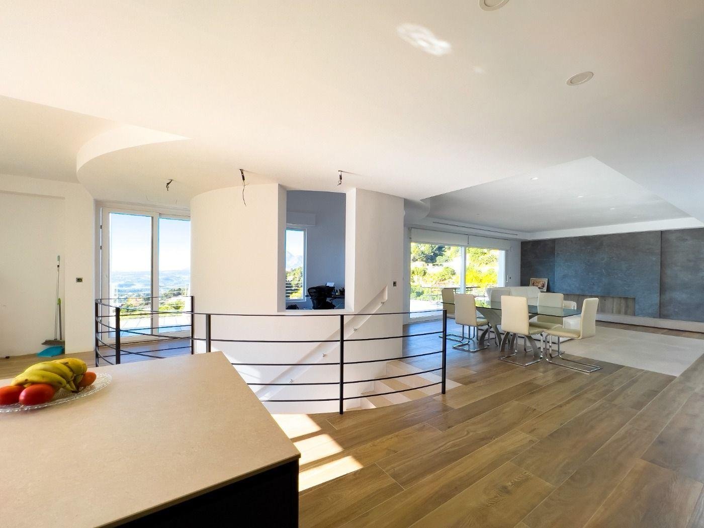 Espaciosa villa moderna con espectaculares vistas al mar