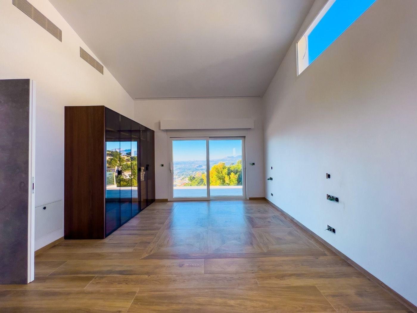 Espaciosa villa moderna con espectaculares vistas al mar
