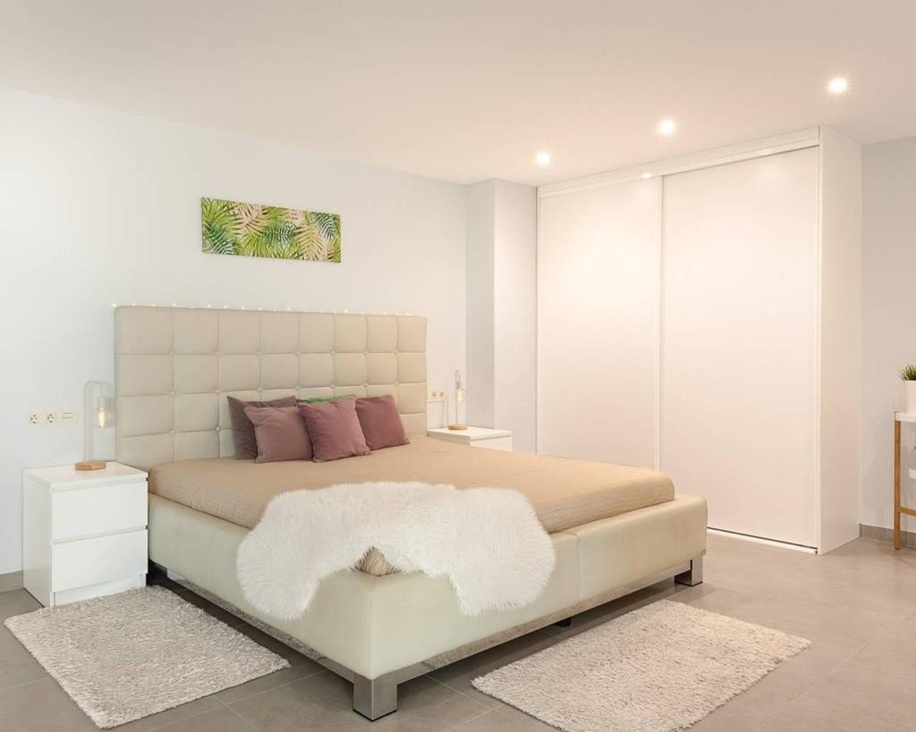 Villa moderna con 4 dormitorios, 4 baños, apartamento de invitados, piscina privada y licencia de alquiler