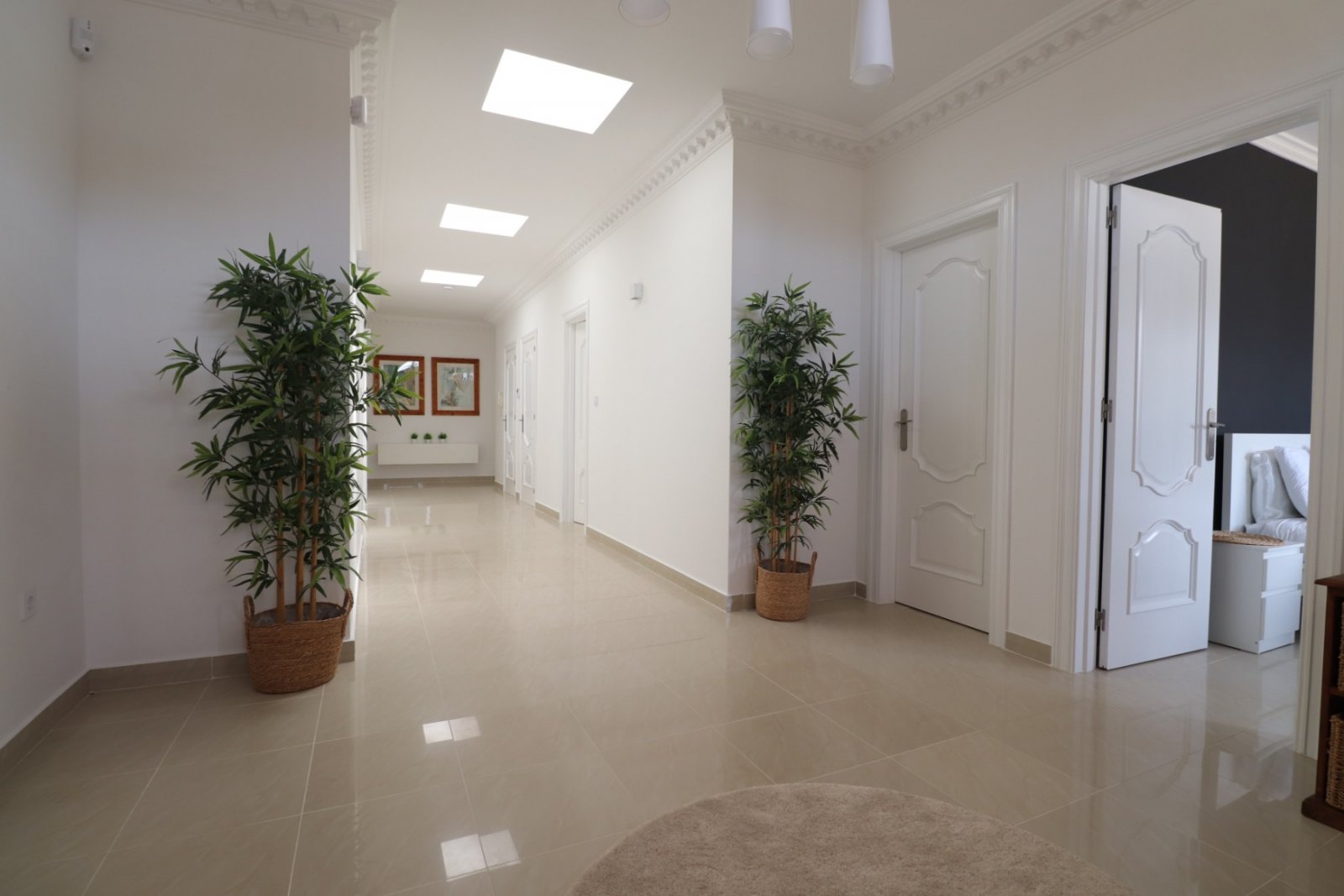 Fantástica villa de 6 dormitorios, 5 baños y piscina privada en Lomas de la Juliana