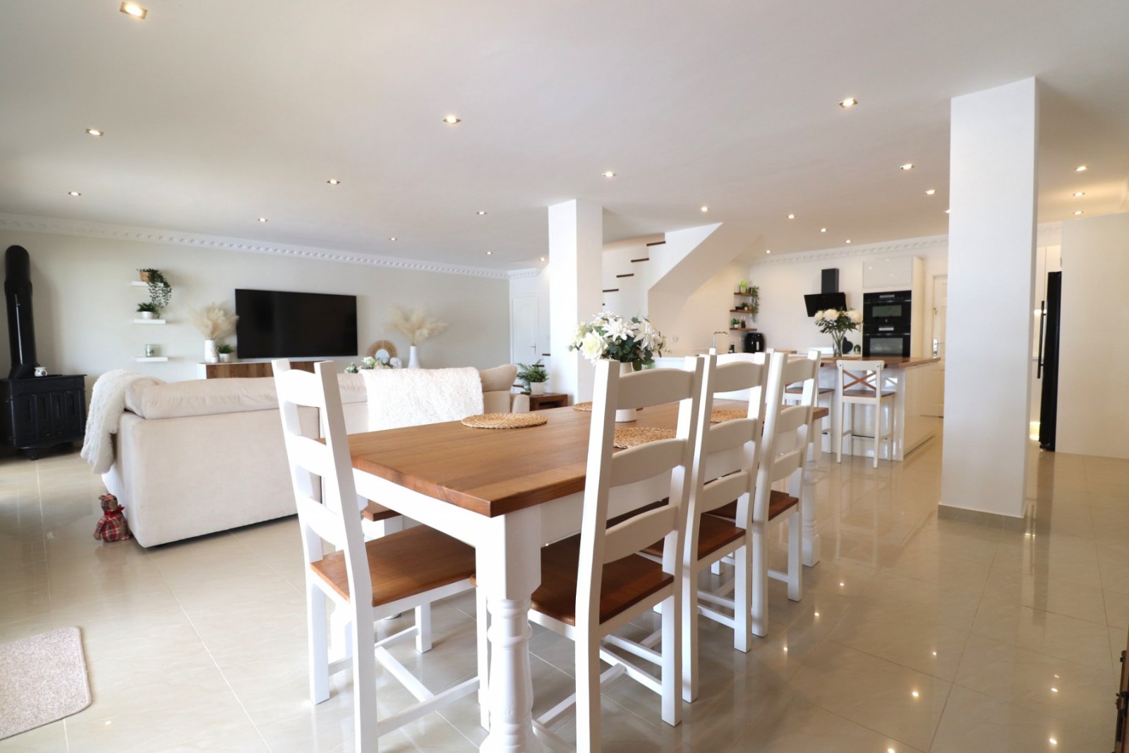 Fantástica villa de 6 dormitorios, 5 baños y piscina privada en Lomas de la Juliana