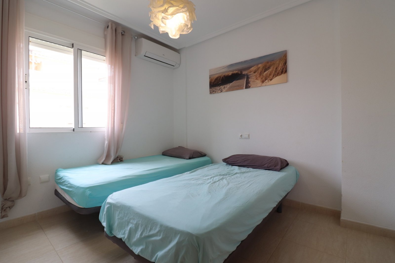 Adosado con 3 dormitorios, 1 baño, 1 aseo de invitados y piscina comunitaria