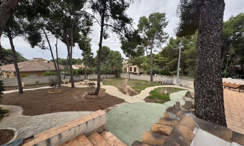 Encantadora villa con vistas al mar en Pinar de Campoverde en una gran parcela rodeada de pinos