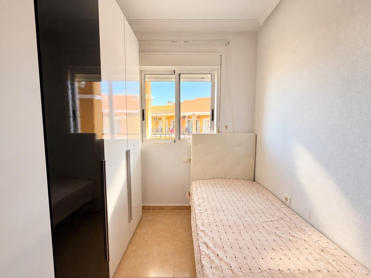 Ático con terraza, solárium privado y vistas despejadas en Torreblanca