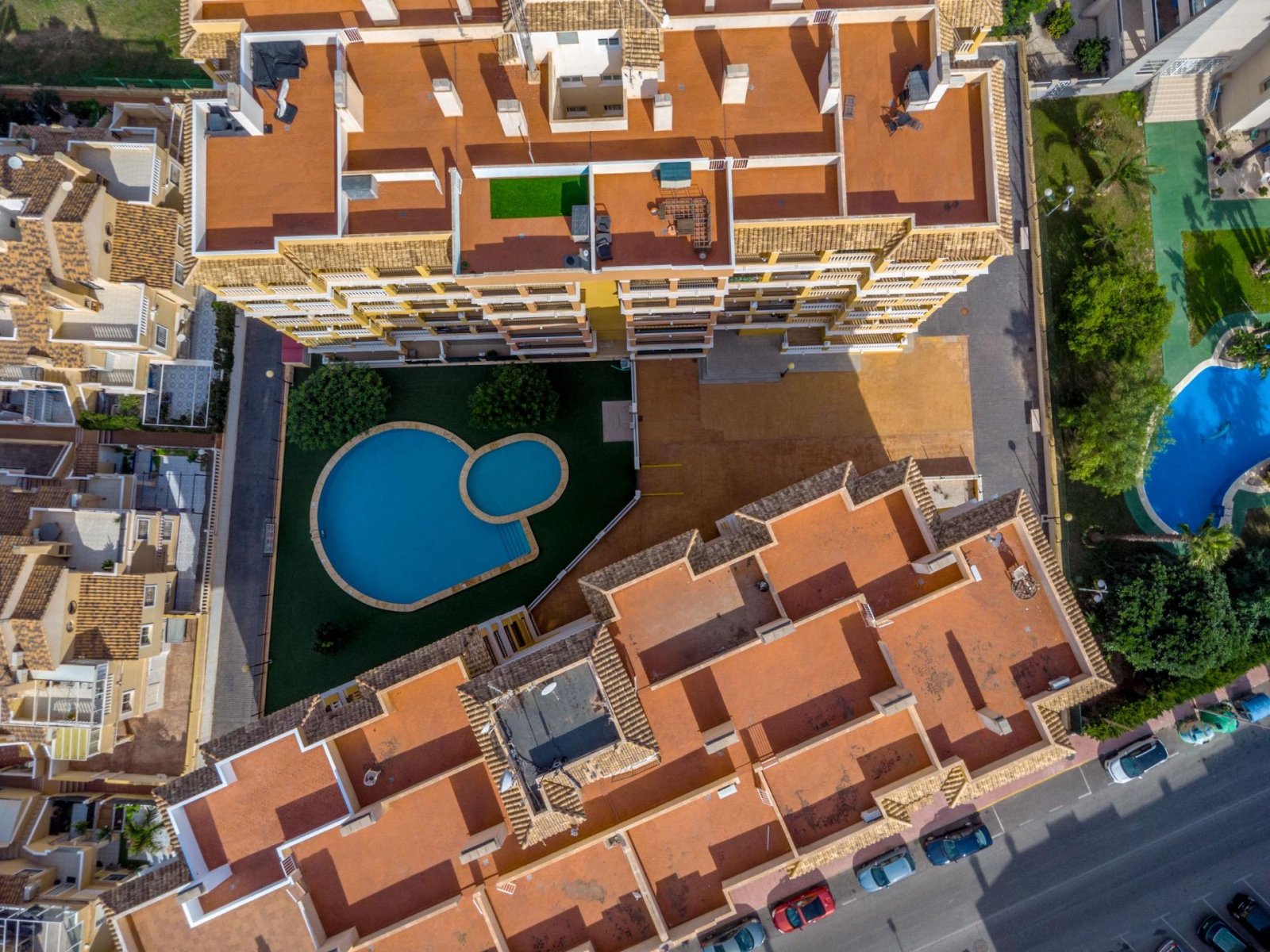 Ático con terraza, solárium privado y vistas despejadas en Torreblanca