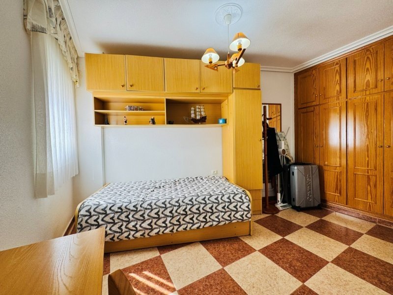 Ático de 2 dormitorios y 1 baño a tan solo 200 m de la playa