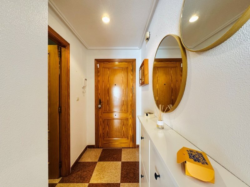 Ático de 2 dormitorios y 1 baño a tan solo 200 m de la playa
