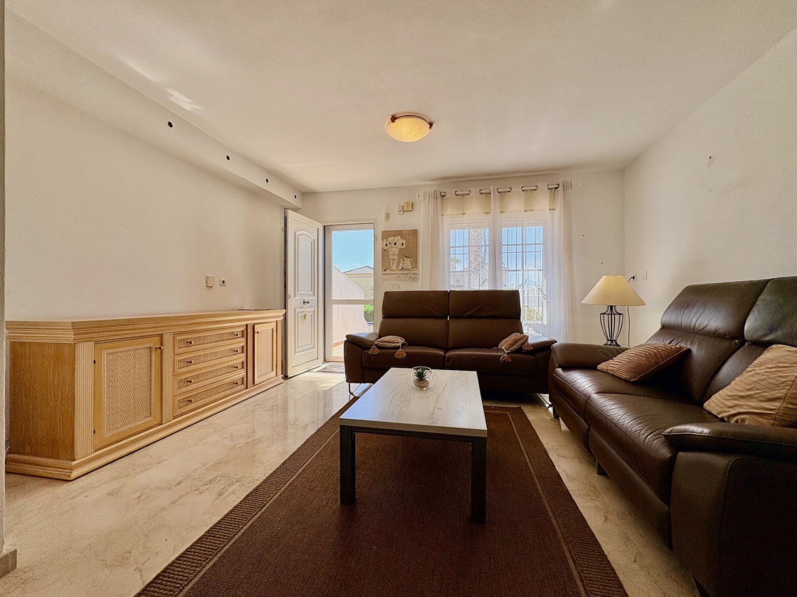 Dúplex con solárium y vistas al mar, jardín y piscina comunitaria en el Conjunto Rioja