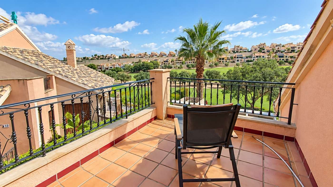 Villa en primera línea de campo de golf en el corazón de La Finca Golf Resort