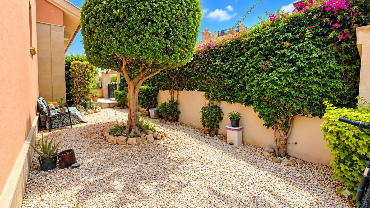 Villa en primera línea de campo de golf en el corazón de La Finca Golf Resort