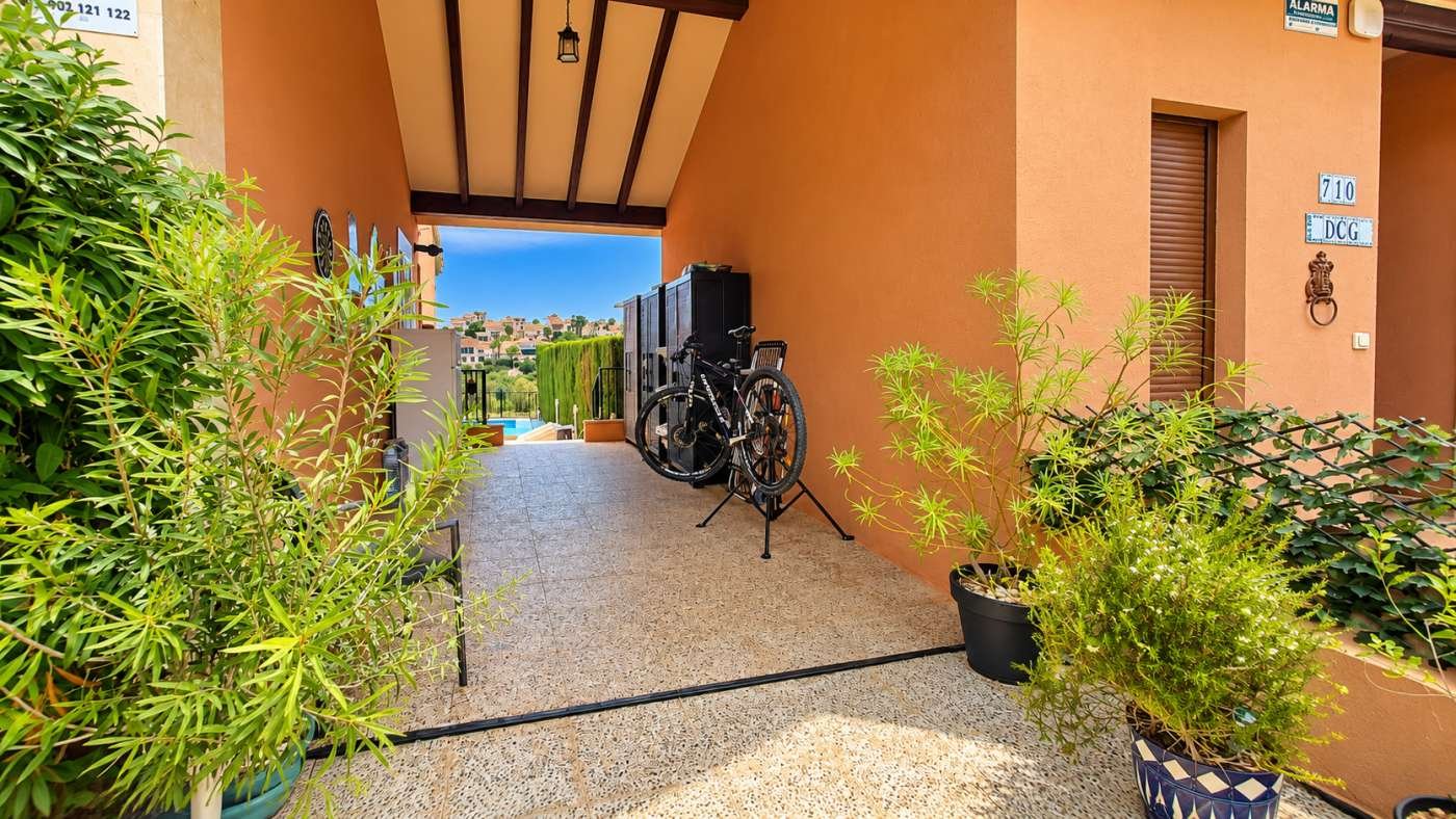 Villa en primera línea de campo de golf en el corazón de La Finca Golf Resort