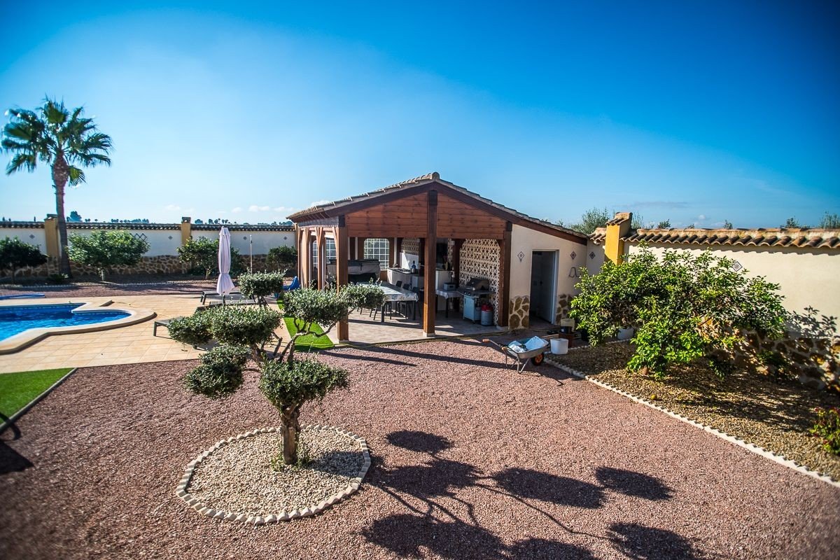 Wunderschöne Villa im spanischen Stil in Catral