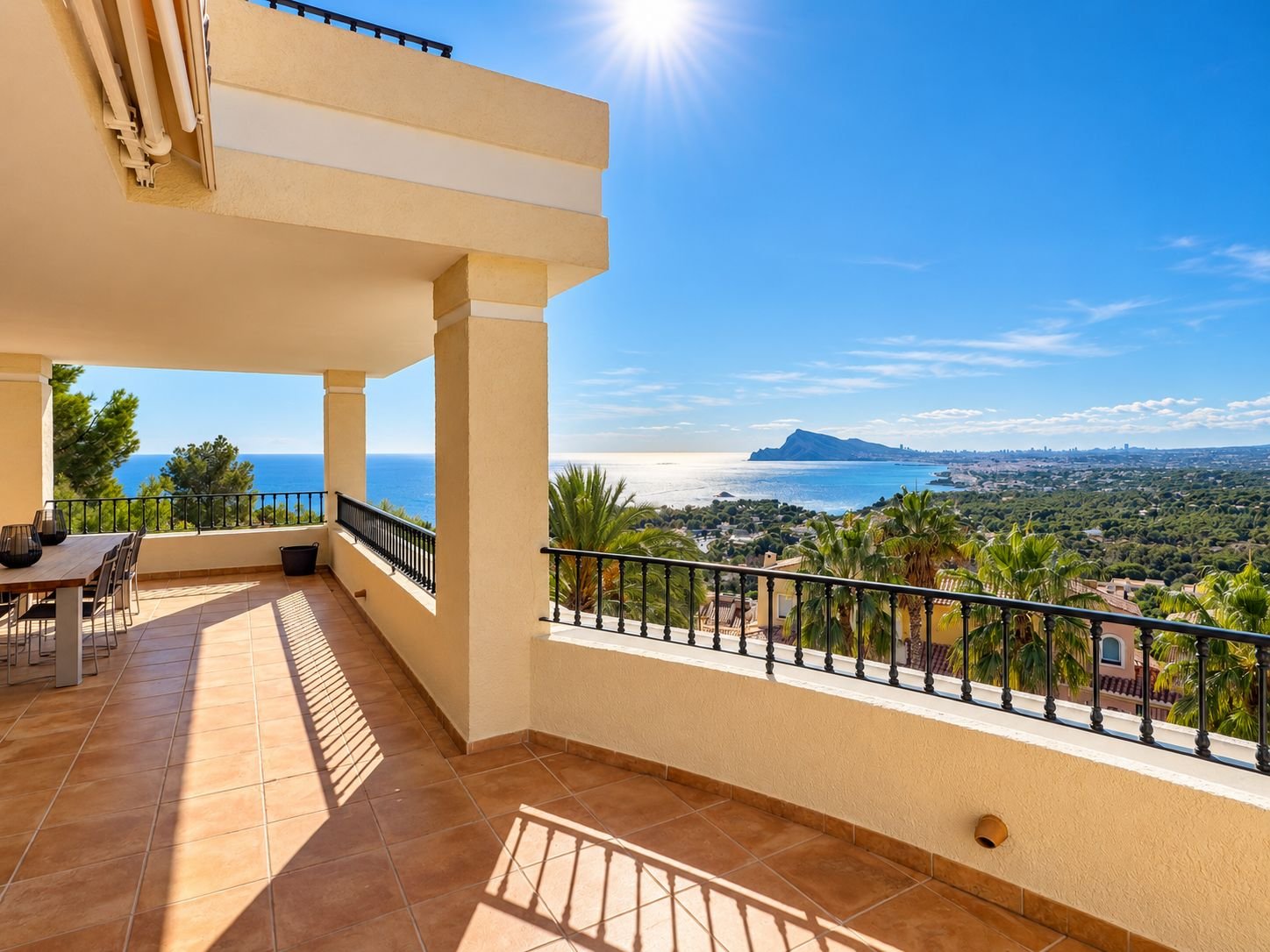 Apartamento con Gran Terraza y Vistas al Mar en Altea Hills